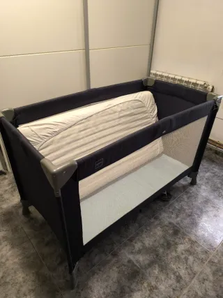 Cuna de viaje con colchón