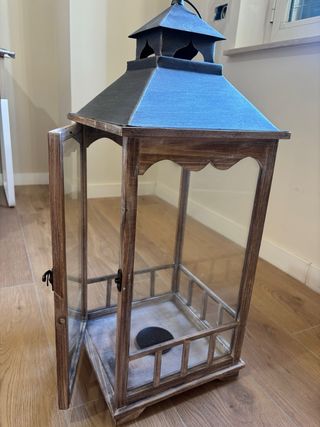 Lanterna in legno e vetro grande