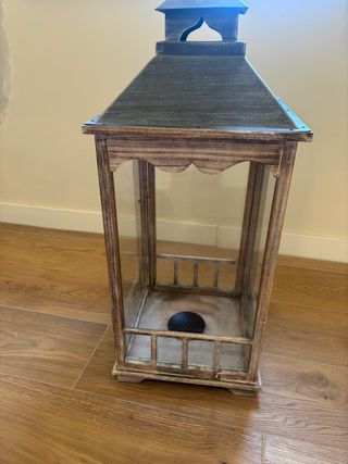 Lanterna in legno e vetro grande