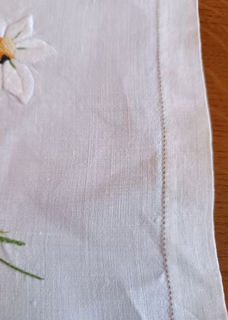 Mantelería antigua de hilo bordada a mano