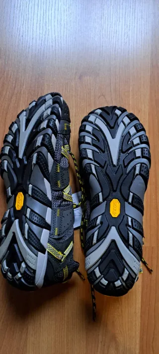 Zapatillas Merrell Trekking Negra y Amarilla