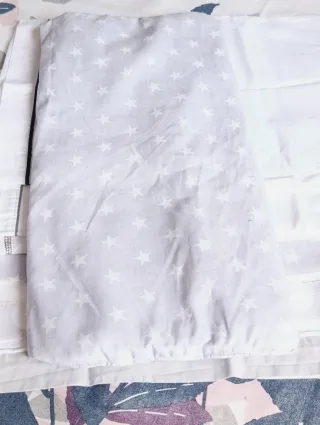 Almohada y fundas mini cuna