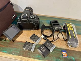 Nikon D5200 + Accesorios