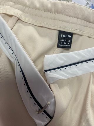 Pantalón beige con cintura