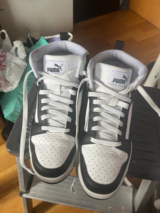 Zapatillas Puma Blancas y Negras
