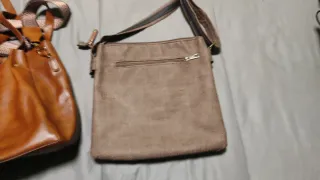 Bolsos, no son de marca.10€ cada bolso