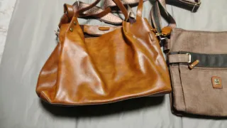 Bolsos, no son de marca.10€ cada bolso