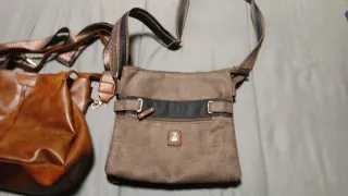 Bolsos, no son de marca.10€ cada bolso