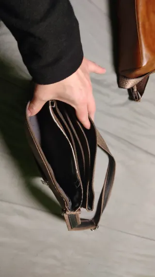 Bolsos, no son de marca.10€ cada bolso