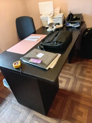 Mesa de oficina robusta y regalo silla