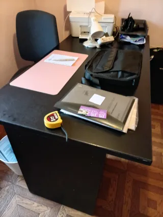 Mesa de oficina robusta y regalo silla