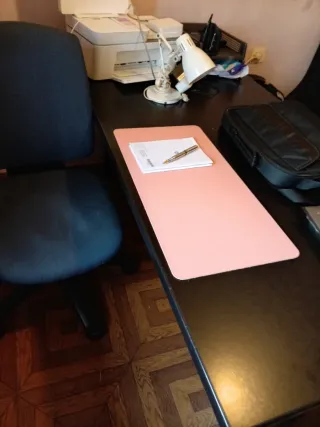 Mesa de oficina robusta y regalo silla