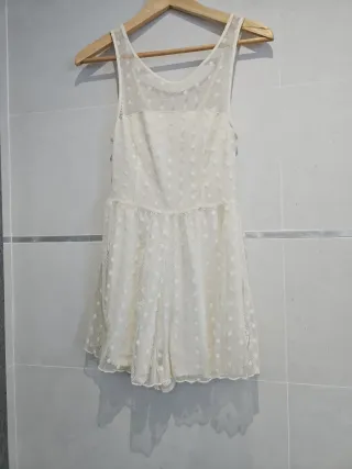 Mono de verano blanco encaje