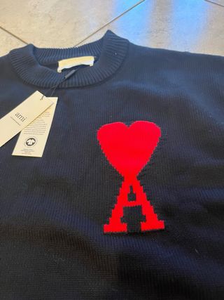 Maglione Ami Paris con logo cuore rosso