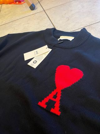Maglione Ami Paris con logo cuore rosso