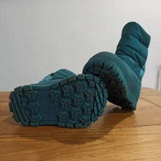 Botas de nieve talla 20-21 y manoplas 12-18 meses