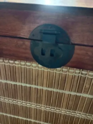 Baúl antiguo combinado madera y bambú