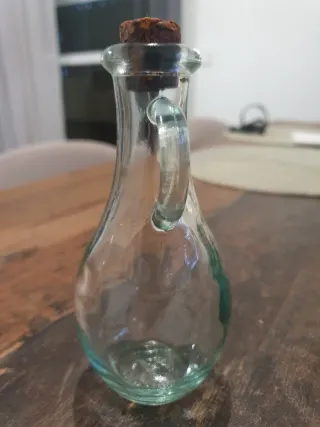 Aceitera de cristal con tapón de corcho
