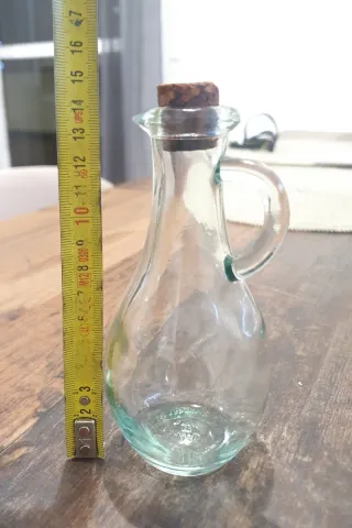 Aceitera de cristal con tapón de corcho