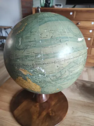 Globo terráqueo Dalmau Carles Pla