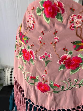 Mantoncillo Flamenca Rosa Bordado Flecos Mano