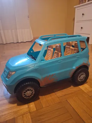 Coche 4x4 Barbie y Ken