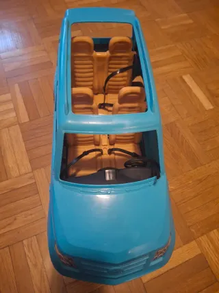 Coche 4x4 Barbie y Ken