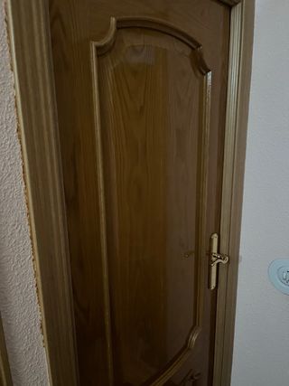 Puertas interior de madera, son 8 unds con jambas