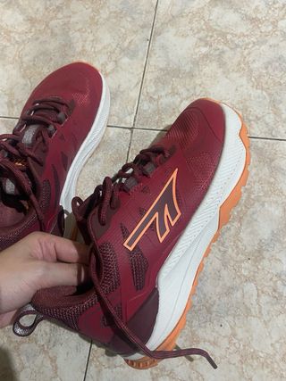 Deportivos Hi-Tec Granate y Naranja