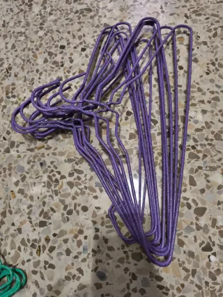 12 Perchas Moradas Metálicas