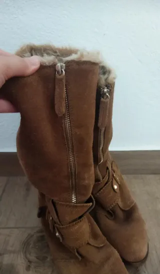Botas de invierno beige y marrón