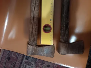 2 hachas antiguas decorativas