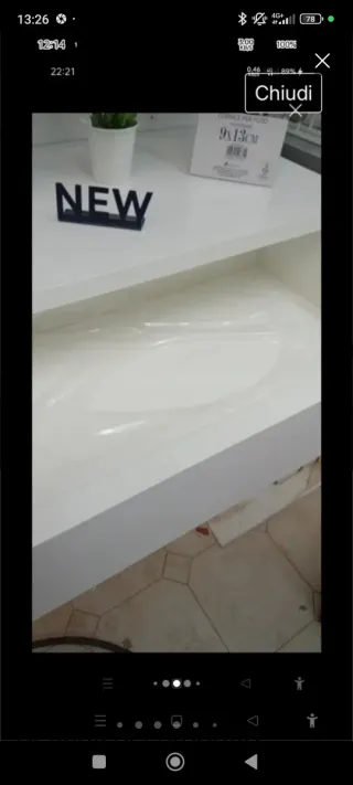 Scaffale bianco con cassetto estraibile