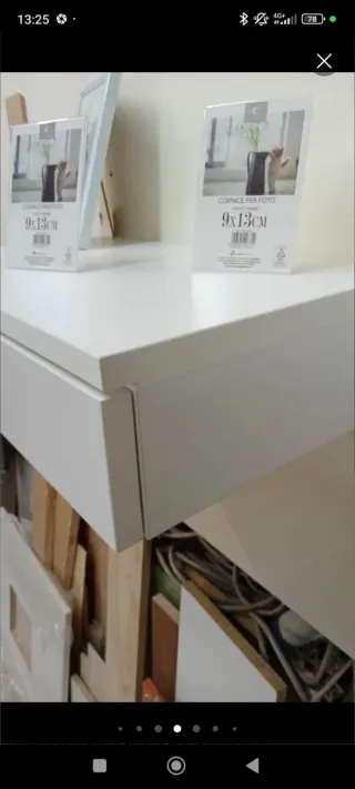 Scaffale bianco con cassetto estraibile