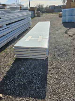 Paneles sándwich aislantes