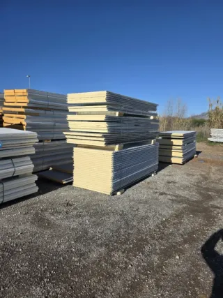 Paneles sándwich aislantes