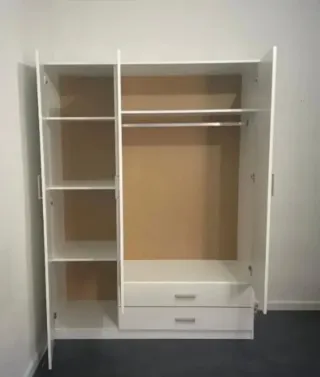 Armario Armario de madera con cajones