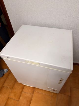 Arcón congelador compacto blanco