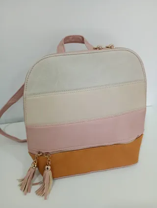 Mochila juvenil con detalles en color