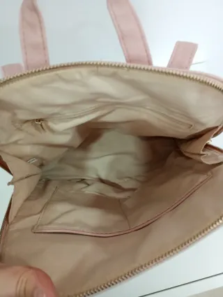 Mochila juvenil con detalles en color