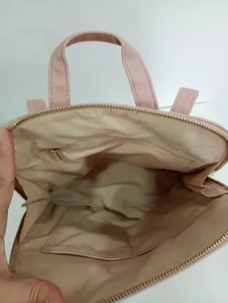 Mochila juvenil con detalles en color