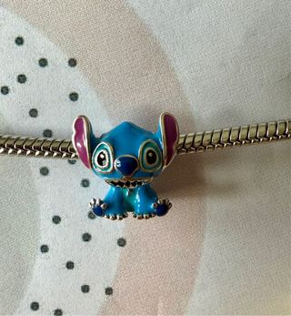 Charm Lilo & Stitch azul y morado