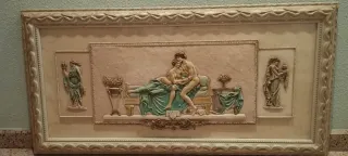 Cuadro relieve figuras marco dorado
