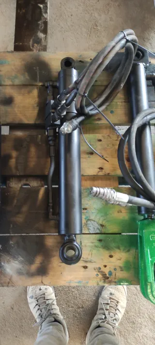 Brazos hidráulicos y fijo tractor