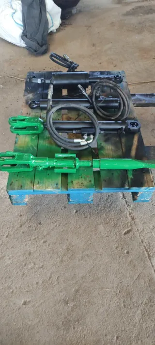 Brazos hidráulicos y fijo tractor