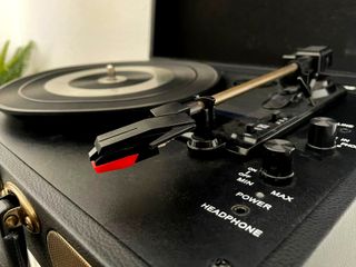 Tocadiscos Maleta Altavoces Integrados y Bluetooth