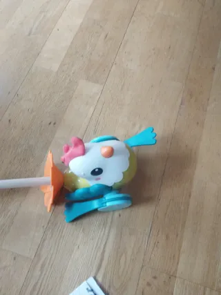 Gallina andadora con palo