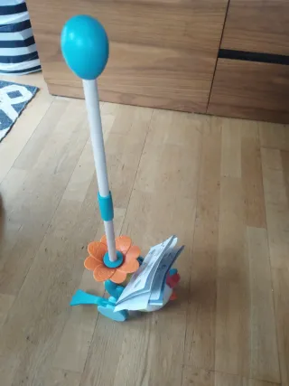 Gallina andadora con palo