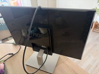 Pantalla dell 24 Negra y Plateada