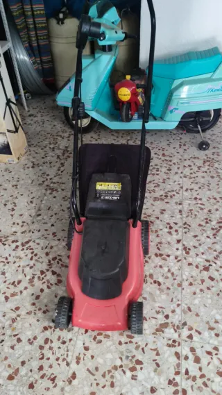 Cortacésped Eléctrico Rojo